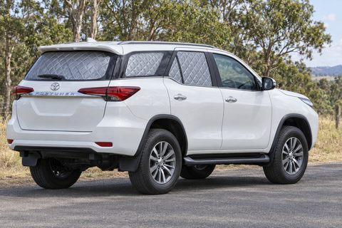 Toyota Fortuner Touring Set rear-right illustration
